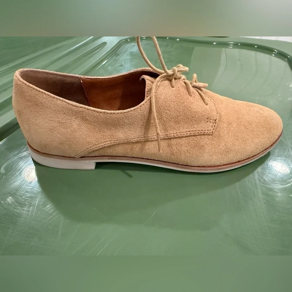 Dolce Vita women Tan Suede loafers /size 7